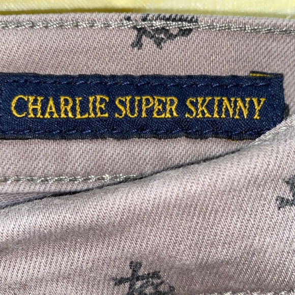 LUCKY CHARLIE SUPER SKINNY SKULL/CROSSBONES JEANS SZ 10/30 - Picture 6 of 10